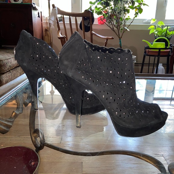 Enzo Angiolini black stud peep toe heels - Picture 1 of 5